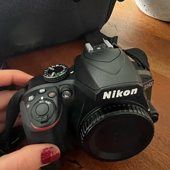 Nikon D3400 Digital SLR Camera Kit with Bag - Picture 3 of 6